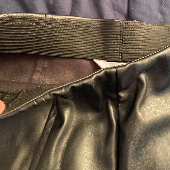 Steve Madden Anastasia Legging Split Bottom Hem Black Faux Leather New with Tags - Picture 10 of 11